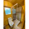 Mini casas sobre ruedas de madera  GYPSY - ventana baño