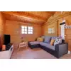 Cabaña de madera KAY - sofa y tele