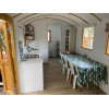 Mini casa sobre ruedas de medidas 720x240-GYPSY WAGON comedor
