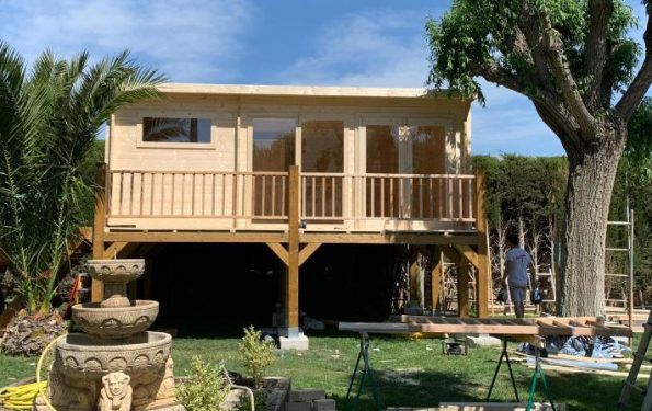 Cabañas de madera con techo plano elevadas - casas de clientes