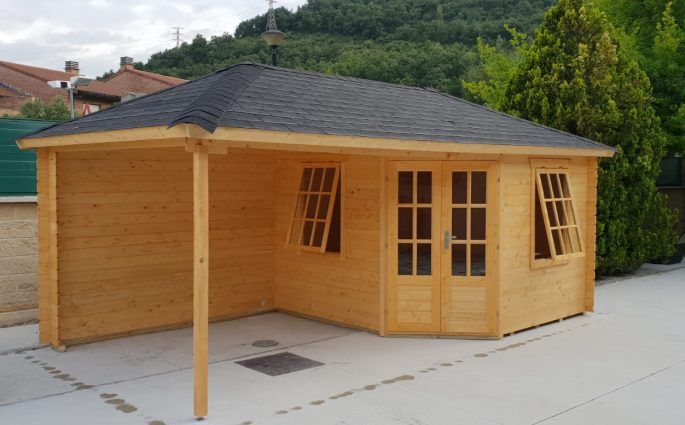 Casetas de madera con porche adosado en Navarra - casas de clientes