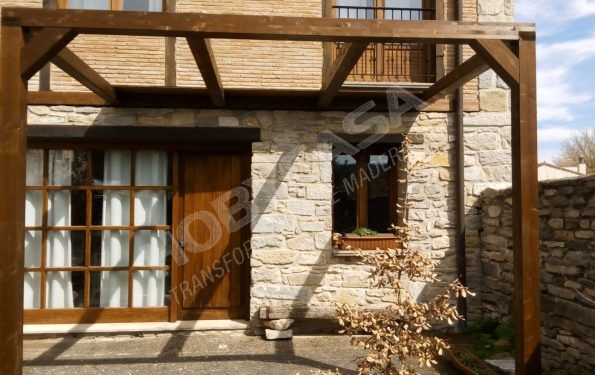 Pergola de madera con techo descubierta cube