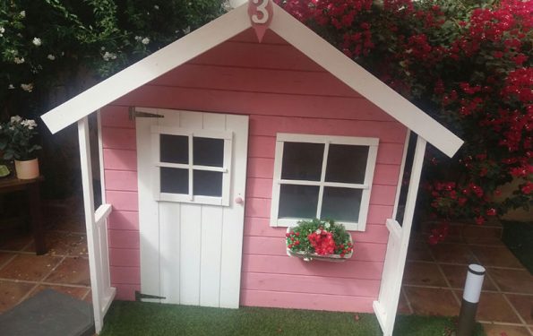casita-de-madera-infantil-rosa