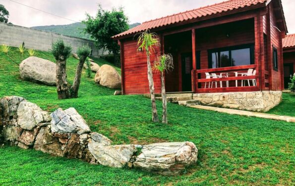 Mini-casa-de-madera-con-altillo-Ibiza-frente-jardin