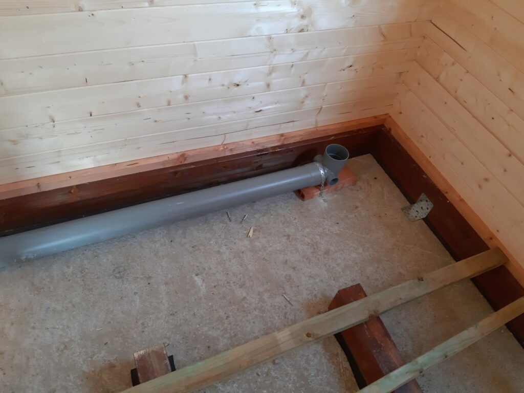 Casa de madera - Instalación tubería PVC