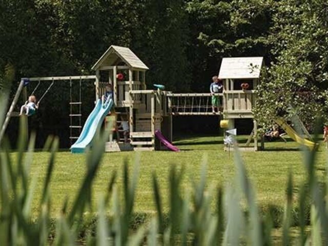 Columpios, areneros y parques infantiles