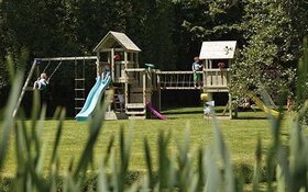 Columpios, areneros y parques infantiles