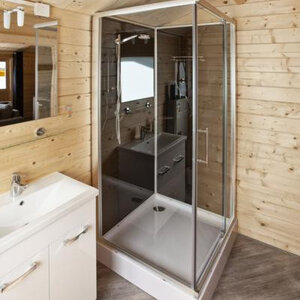 Casas Prefabricadas de Madera Chiclana - 2 dormitorios- 70 MM - 45 m2 - Modelo Kay - Cabaña de madera KAY - INTERIOR BAÑO