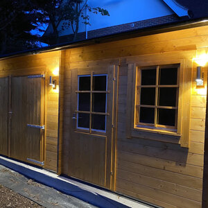 Almacén de madera Moa - Diáfano - 16 m2 - Garaje MOA - luz