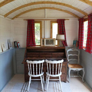 Casas de Madera Badajoz - 10 m2 - Gypsy Caravan - Modelo Kathy - Mini casa sobre ruedas - HOBYCASA escritorio sillas