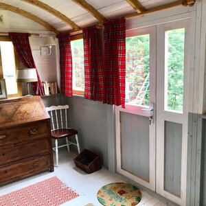Casas de Madera Badajoz - 10 m2 - Gypsy Caravan - Modelo Kathy - Mini casa sobre ruedas - HOBYCASA puerta