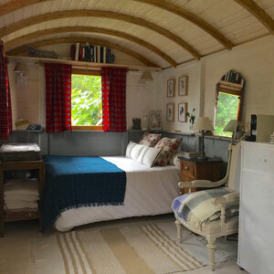Casas de Madera Badajoz - 10 m2 - Gypsy Caravan - Modelo Kathy - Mini casa sobre ruedas - HOBYCASA dormitorio