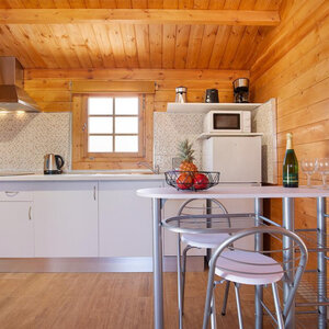 Casas Prefabricadas de Madera Chiclana - 2 dormitorios- 70 MM - 45 m2 - Modelo Kay - Cabaña de madera KAY - cocina