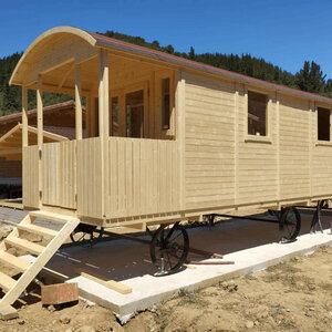 Casas de Madera Torrevieja - 16,8 m2 - Diáfana - Gypsy Wagon - Modelo Jimmy - mini casa sobre ruedas de medidas 840x240-GYPSY WAGON sin pintar