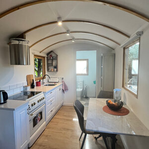 Casas de Madera Torrevieja - 16,8 m2 - Diáfana - Gypsy Wagon - Modelo Jimmy - mini casa sobre ruedas de medidas 840x240-GYPSY WAGON cocina