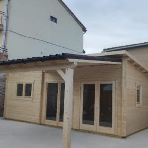 Casas de Madera Prefabricadas Cambrils - 2 dormitorios - 35 m2 - Modelo Flat - CASAS DE MADERA MODERNAS FLAT CON PORCHE VISTA FRONTAL