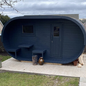 Saunas diseño original - Oval de Abeto - Medidas 405X240 CMS - SAUNA EN FORMA OVAL DE ABETO DE 405X240 CMS FRONTAL AZUL