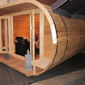 Saunas diseño original - Oval de Abeto - Medidas 405X240 CMS - SAUNA EN FORMA OVAL DE ABETO DE 405X240 CMS EXTERIOR JARDIN