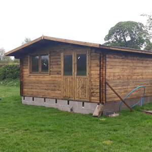 Casas de Madera Prefabricadas Gijón - Diáfana - 22 m2 - Modelo Dingle - Cabañas de madera  DINGLE FRONTAL ROBLE