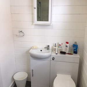 Casas de Madera Prefabricadas Gijón - Diáfana - 22 m2 - Modelo Dingle - Cabañas de madera  DINGLE BAÑO