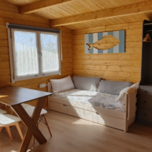 Casas de Madera Prefabricadas Gandía - 22 m2 - Diáfana - Modelo Hendrick - Casas de madera con climalit HENDRICK salón