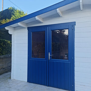 Casas de Madera Prefabricadas Gandía - 22 m2 - Diáfana - Modelo Hendrick - Casas de madera con climalit HENDRICK AZUL Y BLANCO