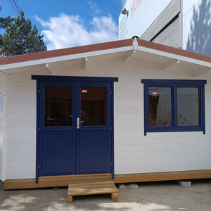 Casas de Madera Prefabricadas Gandía - 22 m2 - Diáfana - Modelo Hendrick - Casas de madera con climalit HENDRICK vista frontal