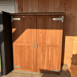Armario exterior en madera tropical 145x65x173/185 cms - MONTEVIDEO - Armario exterior en madera tropical -  frente