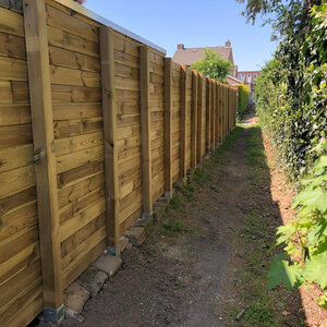 Poste de pino, 6,8 x 6,8 x 240 cm, impregnado verde, cepillado, 4 cantos redondeados (palet 90 uds)