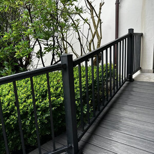 Tabla de tarima composite PuraShield, 2,3 x 13,8 x 500 cm, clips, alveolar, color gris oscuro (palet 91 uds)