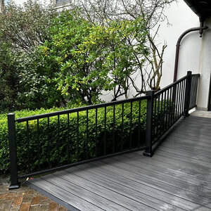 Tabla de tarima composite PuraShield, 2,3 x 13,8 x 400 cm, clips, alveolar, color gris oscuro (palet 126 uds)
