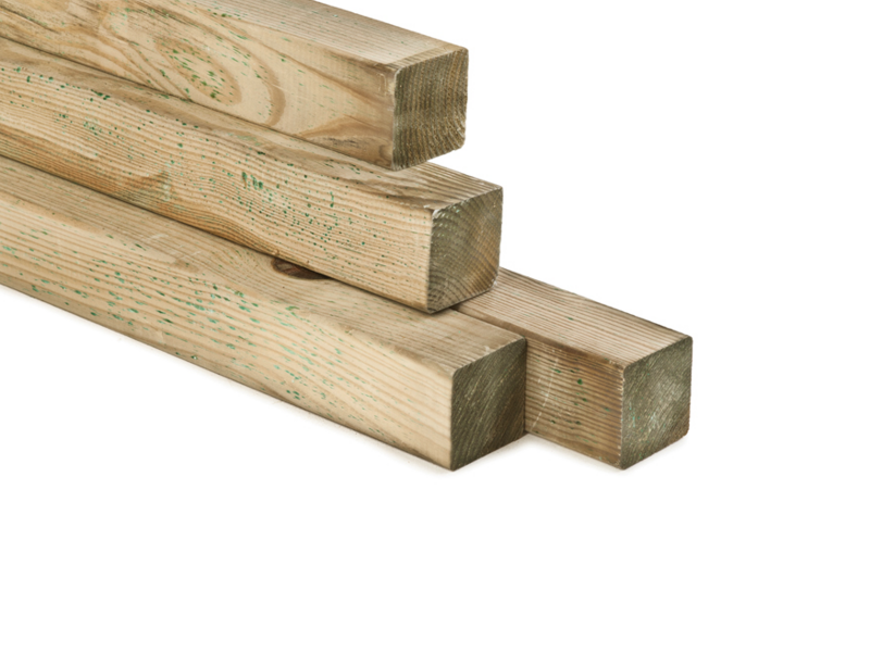 Poste de pino, 8,8 x 8,8 x 400 cm, impregnado verde, cepillado, 4 cantos redondeados (palet 60 uds)
