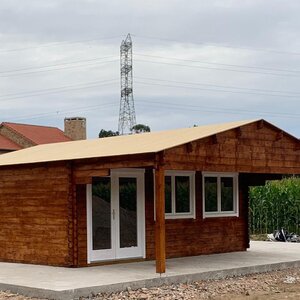 Casas de Madera Prefabricadas Jerez - 27 m2 diáfanos + 14 m2 de porche - Casas prefabricadas JEREZ 598x500+240cm - 44 MM - FRENTE