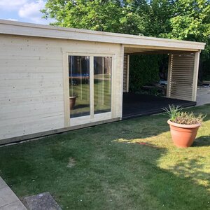 Casas de Madera Prefabricadas Huelva - 18 m2 diáfanos y 15 m2  de porche - Casas de madera modernas con porche frontal HUELVA frontal blanco