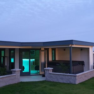 Casas de Madera Prefabricadas Castellón - Diáfana - 13 m2 - Modelo Jutka - Casas de madera Castellón - Hobycasa luz neon
