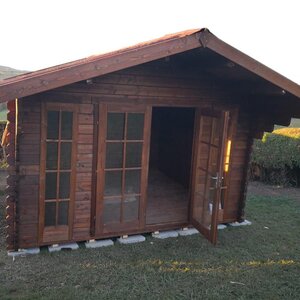 Casas de Madera Prefabricadas Ontinyent - Diáfana - 13 m2 - Modelo Sören - Caseta Sören - Hobycasa lasur puerta abierta