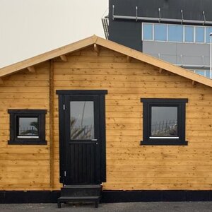 Casas de Madera Prefabricadas Málaga - 3 dormitorios - 48 m2 - CASAS PREFABRICADAS MALAGA 45MM - FRENTE NEGRO Y AMARILLO