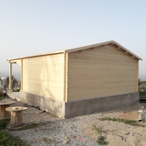 Casas de Madera Prefabricadas Jerez - 27 m2 diáfanos + 14 m2 de porche - Casas prefabricadas JEREZ 598x500+240cm - 44 MM - TRASERA