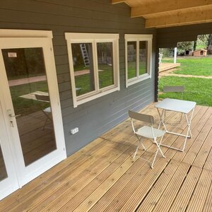 Casas de Madera Prefabricadas Jerez - 27 m2 diáfanos + 14 m2 de porche - Casas prefabricadas JEREZ 598x500+240cm - 44 MM - ENTRADA