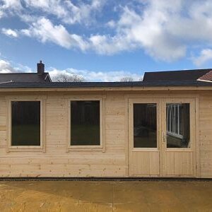 Casas de Madera Bilbao - 16 m2 - Diáfana - Modelo Sophie - Casas de madera 550X350 - 40MM SOPHIE-FRONTAL